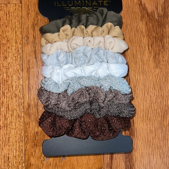 Scrunches - Picture 3 of 6